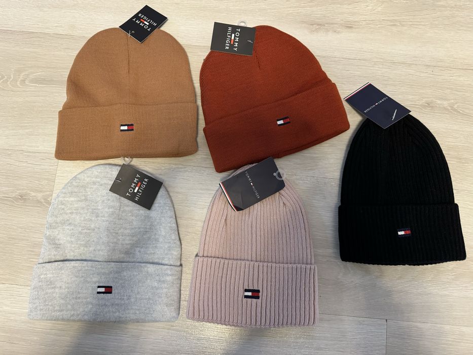 Caciuli de calitate diferite firme