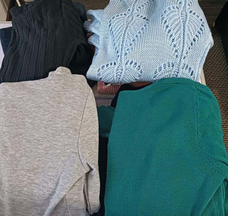 Pulovere,palton și rochițe