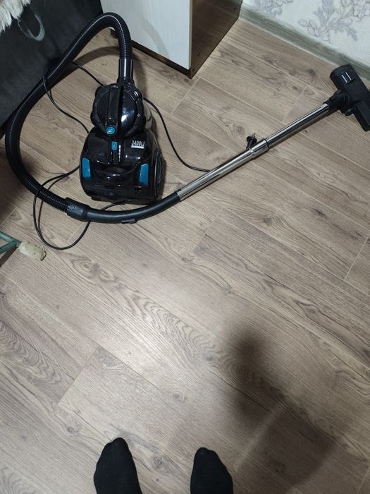 Продается пылесос состояние хорошее работает хорошо.