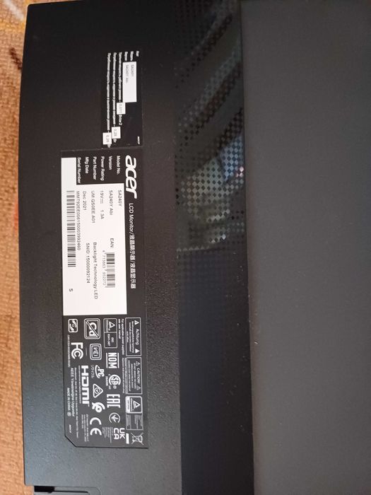 два идентични монитора за компютър ACER