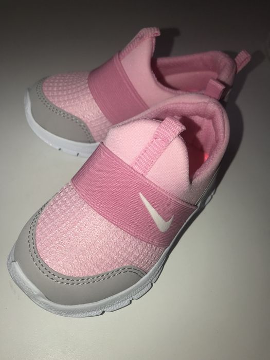 Продам новые кроссовки