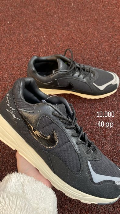 Кроссовки по 10.000 тг