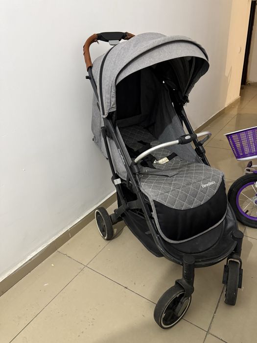 Продам коляску BeneBaby