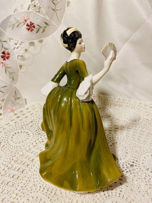 порцеланова статуетка