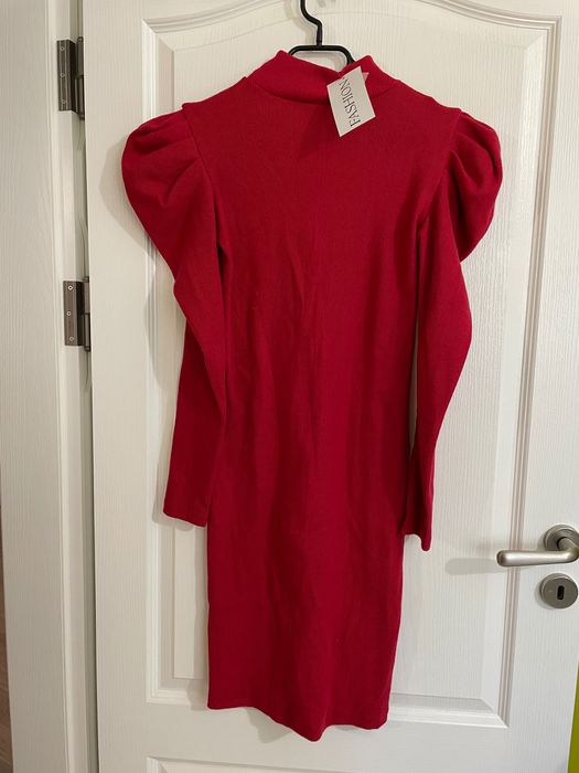 Рокля с дълъг ръкав