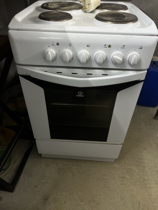 Продам электро плиту плюс духовой шкаф  в хорошем состоянии