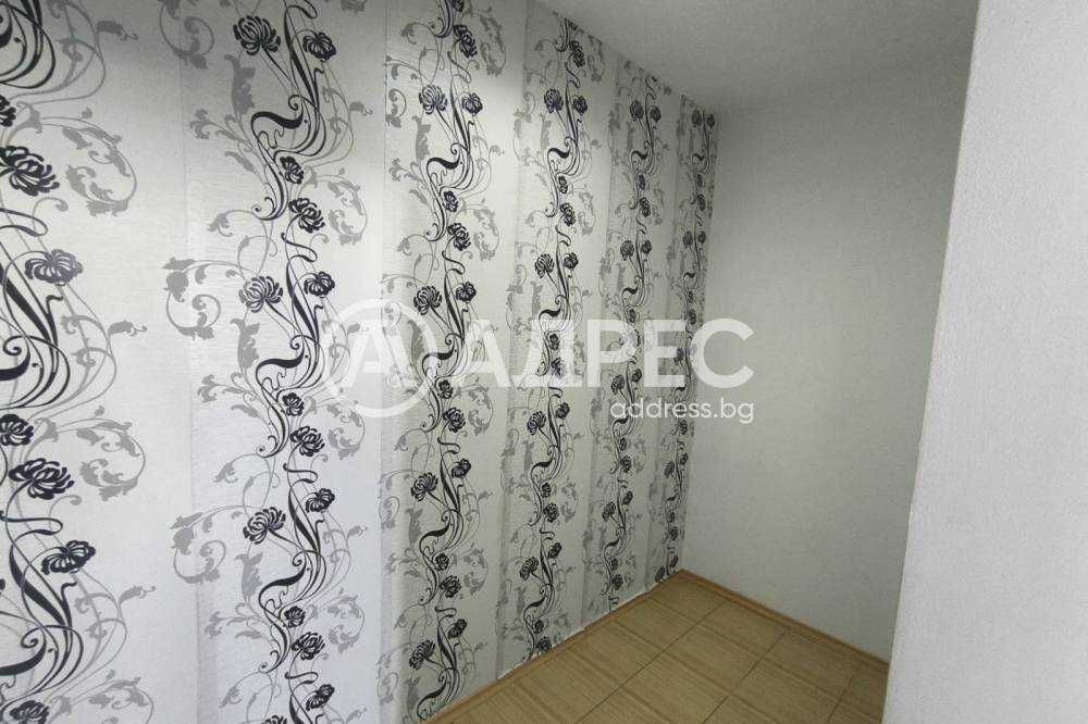 Дава се под наем Магазин в Разград, Център - 30 кв.м за 179.52 € - Снимка #2