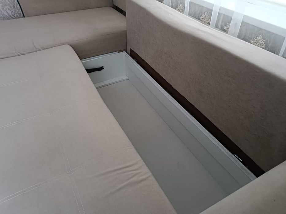 Продам угловой диван современный размер 200*230 евро,