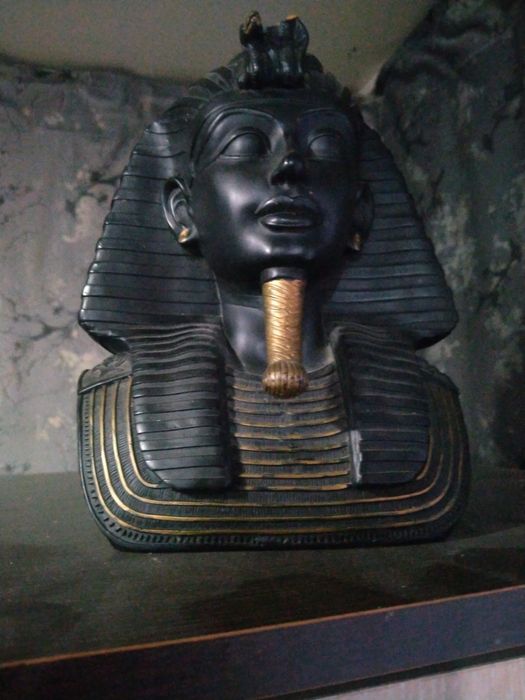 Продам статуэтку сфинкс