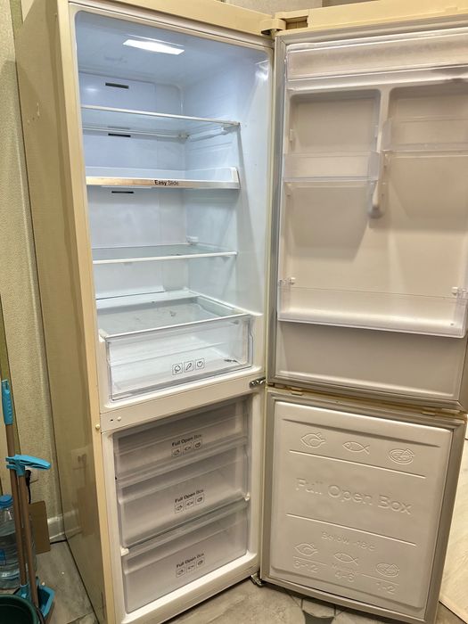 Продам Холодильник Samsung