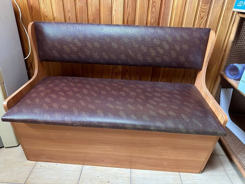 Продам диван из искусственной кожи