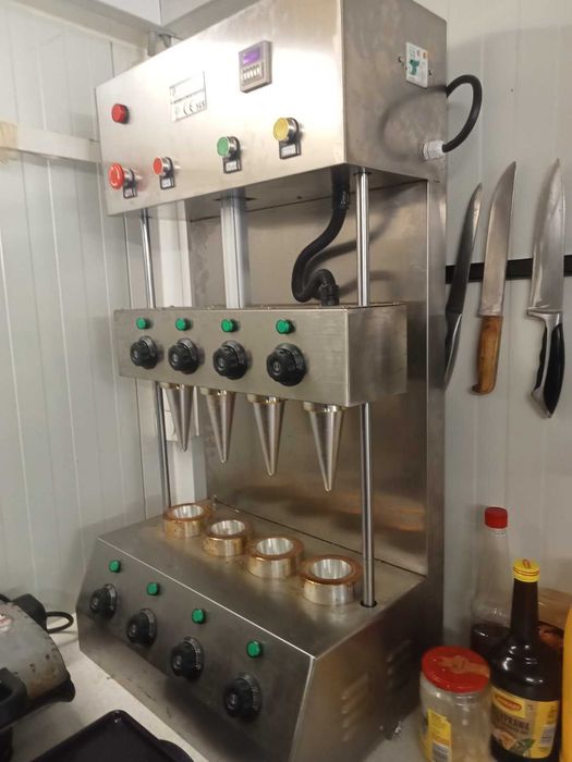 Уред за приготвяне на пица във фунийка