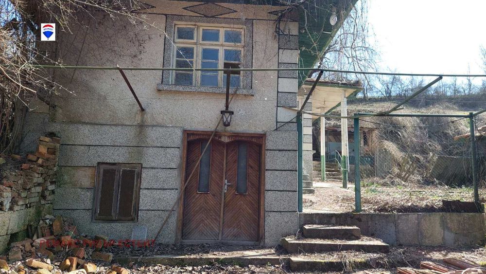 Къща за продажба в с. Червен