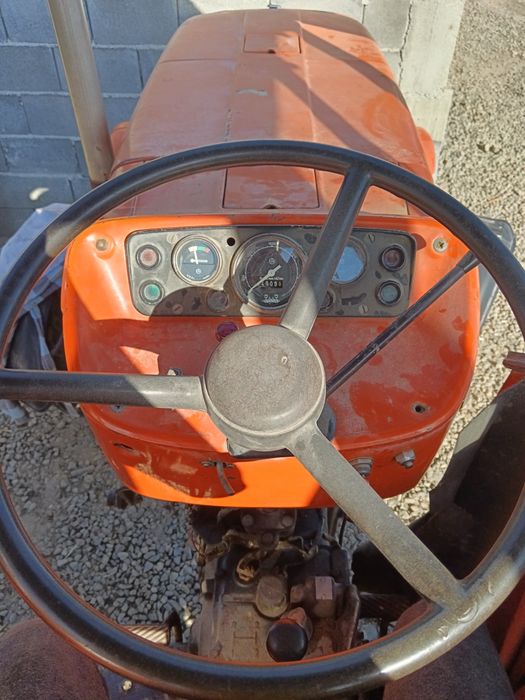 Vând tractor fiat R450