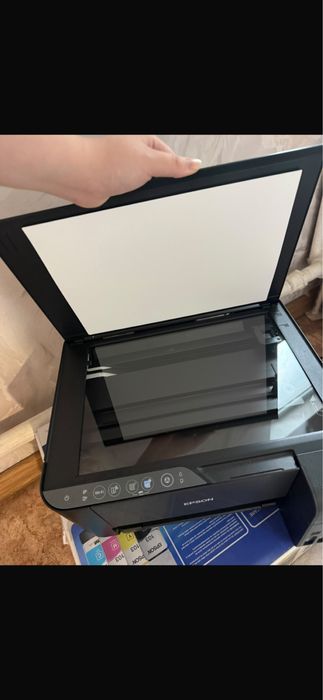 Продам принтер еще на гаратии