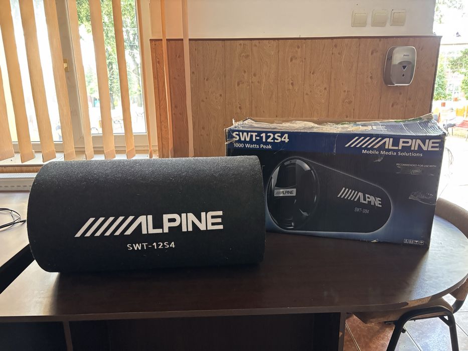 Subwoofer Alpine SWT-12S4 cu statie Marquant