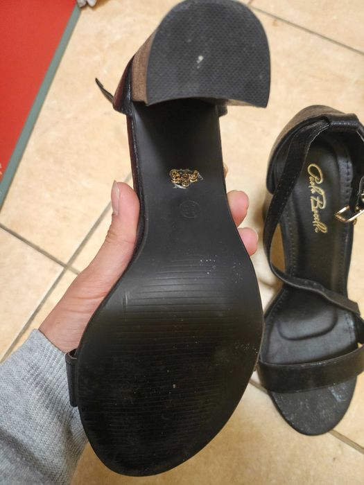 Два чифта обувки спортни и сандали на ток в добро съсътояние