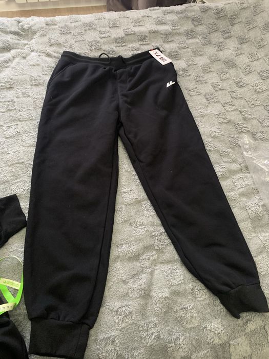 Продается спортивный костюм