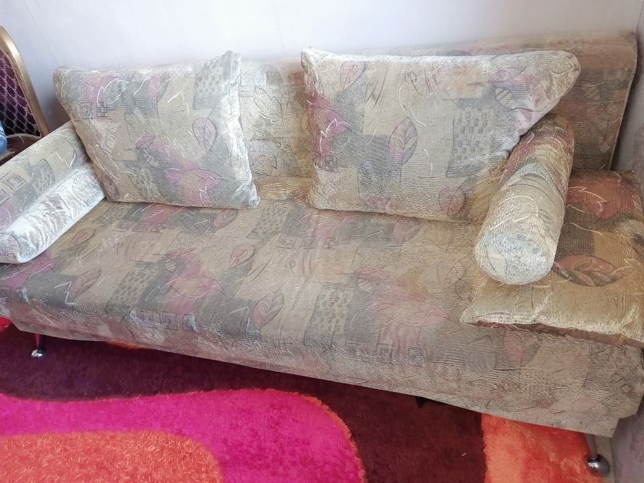 Продам  диван в отличном состояний