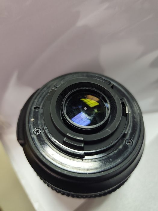 Объектив Nikon 18-105