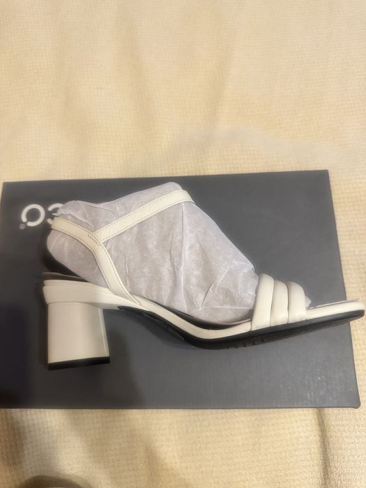 Продам босоножки Ecco