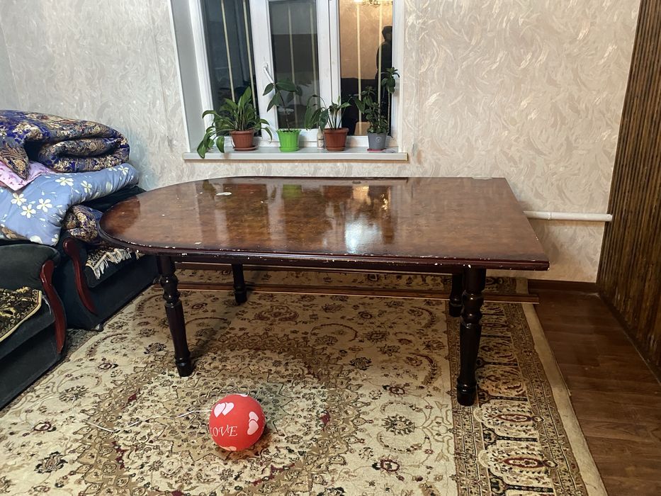 стол стуля на зал гостевой