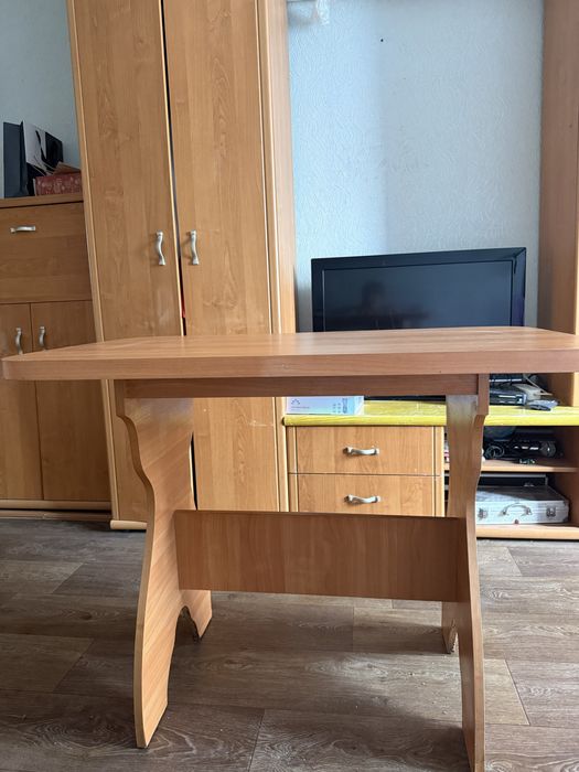 Продам стол кухонный