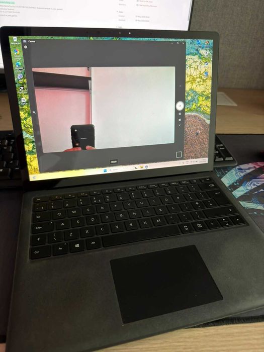 Microsoft Surface Laptop 2 i5-8250U 1.6 GHz (1.80 GHz), 8GB RAM, Windows 11 Home