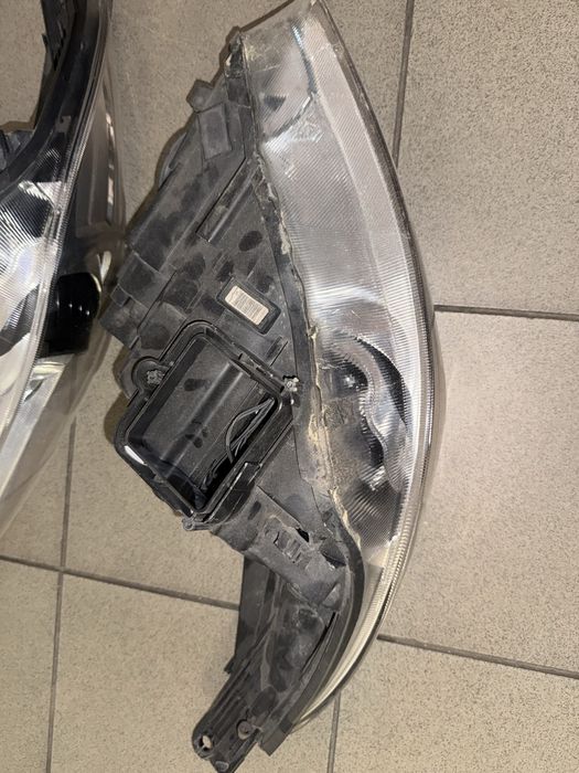 Far Faruri xenon adaptiv Ford Focus 3 far xenon bmw e91