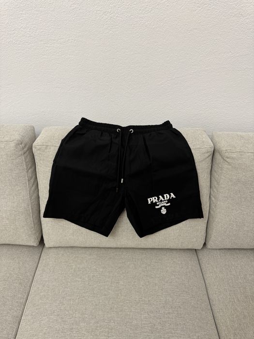 Pantaloni scurti Prada