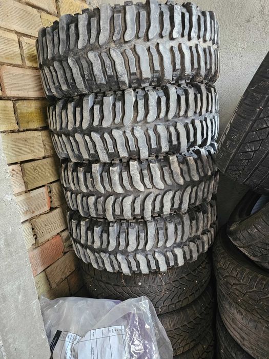 Продавам гуми за кал