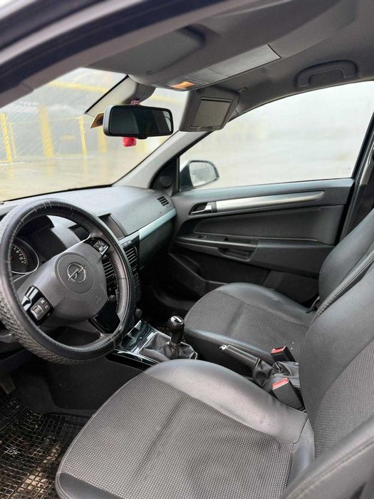 Opel astra h  2010
