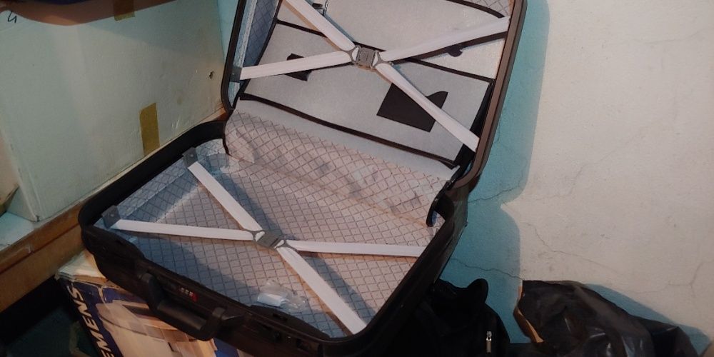 Твърди луксозни пътнически и дипломатически куфари