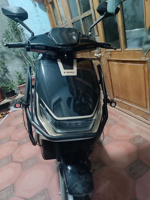 Электроскутер 72в 20а состояния отличный почти новый 2025 г