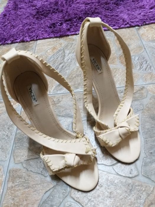 Incaltaminte Dama Pantofi Sandale 20 lei Perechia