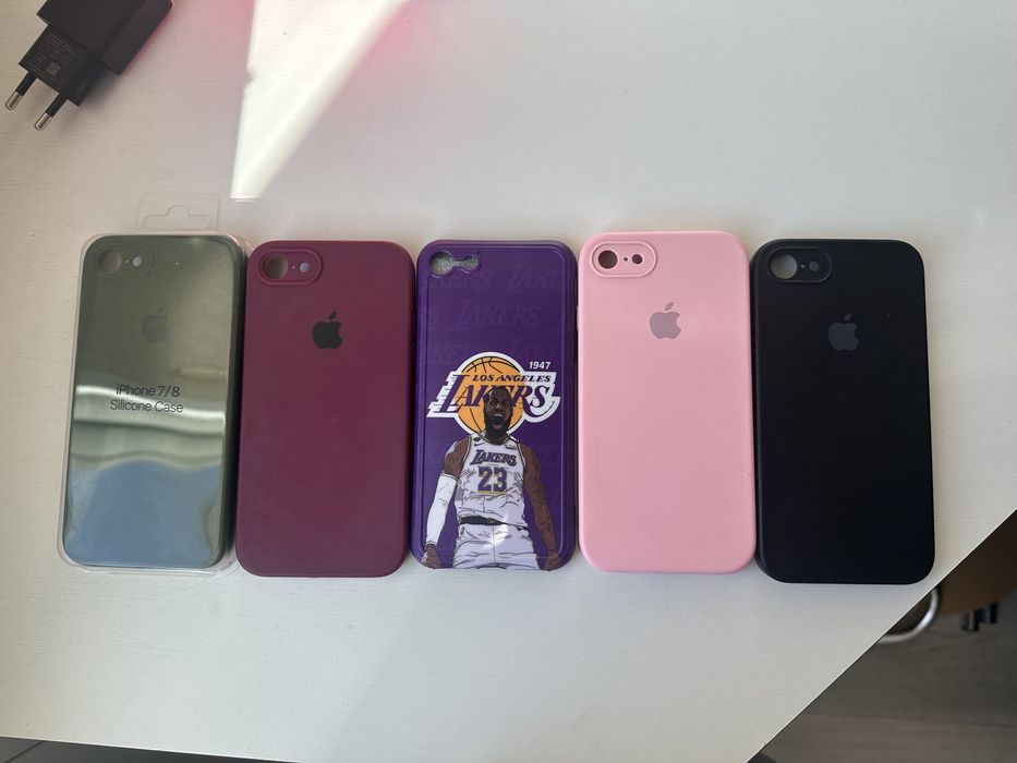 Продам iPhone 8