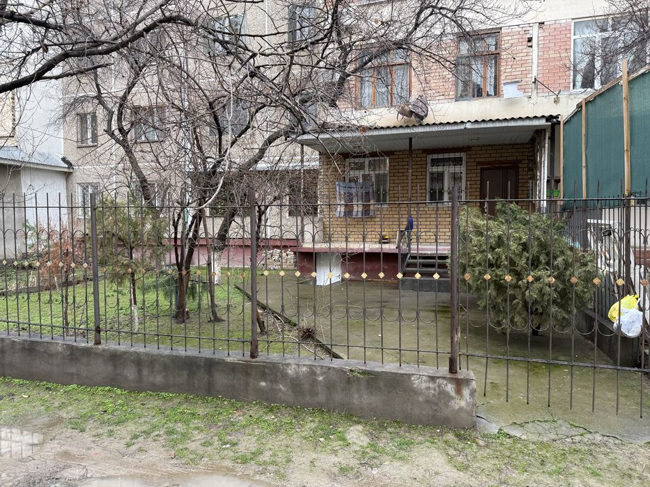 Sergeli 2 da uy 2 xonali sotiladi 1 etaj padvali agarodlari bor