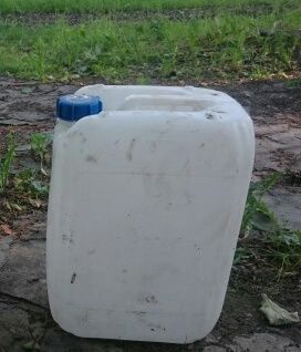 Продам канистры 20 литровые