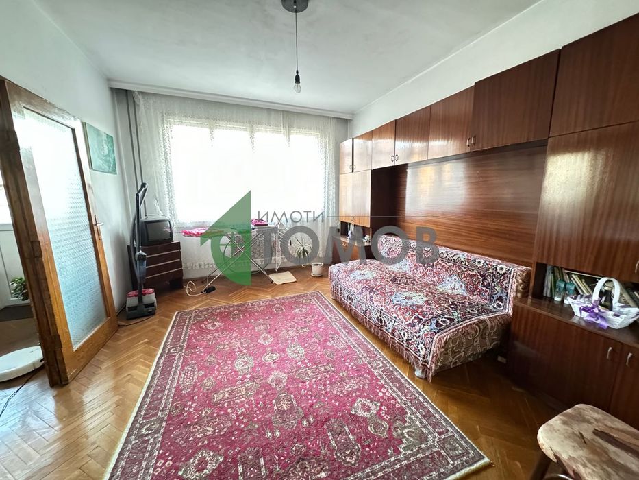 Продава се Четиристаен апартамент в Шумен, Център - 105 кв.м за 1142 €/кв.м - Снимка #2