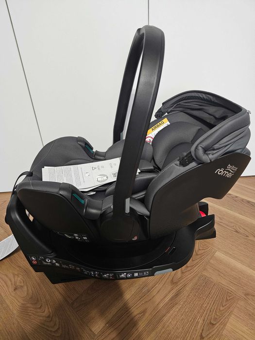 Pachet nou - scoică Britax Romer Baby Safe Pro și baza Isofix Vario 5Z