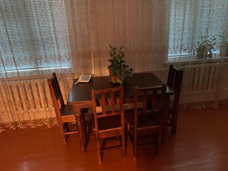 Стол со стульями