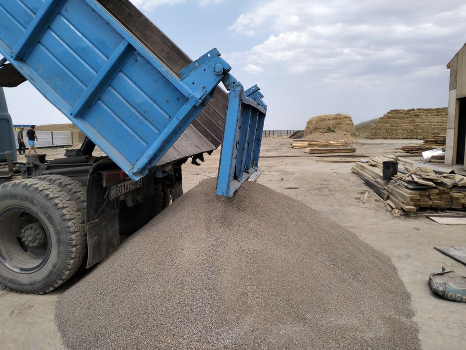 Зил Доставка сыпучих грузов Сникерс отсеп шебын бархан мытый песок 24