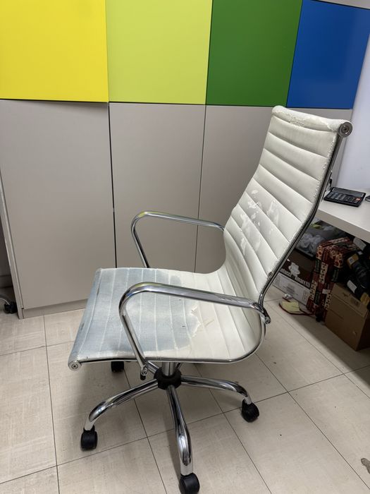 Столове за офис.