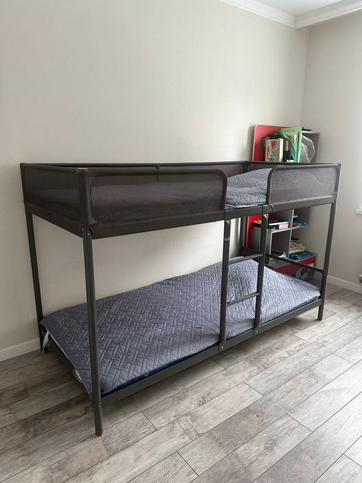 Детская двухъярусная кровать