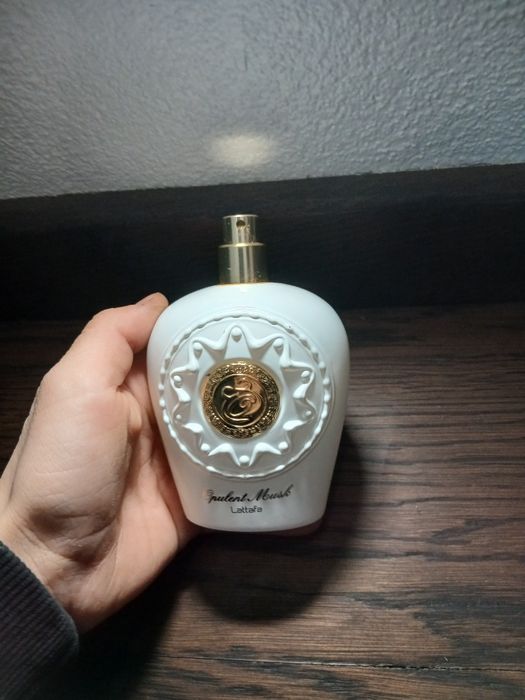 Parfum de fete folosit doar de trei ori negociabil!!