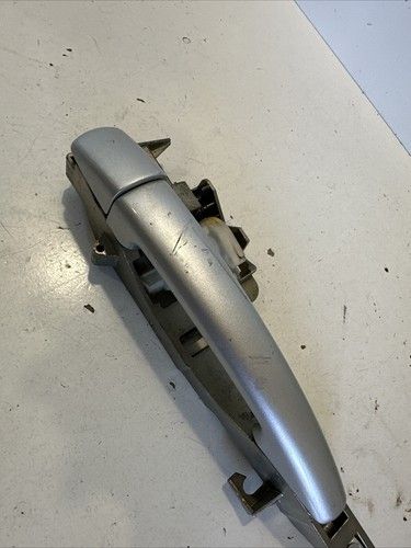 Задна дясна външна дръжка на врата сребриста за Peugeot 407 2.2 HDI (2007) 9680947180