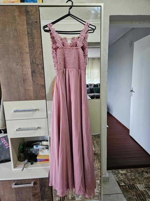 Продавам официална рокля