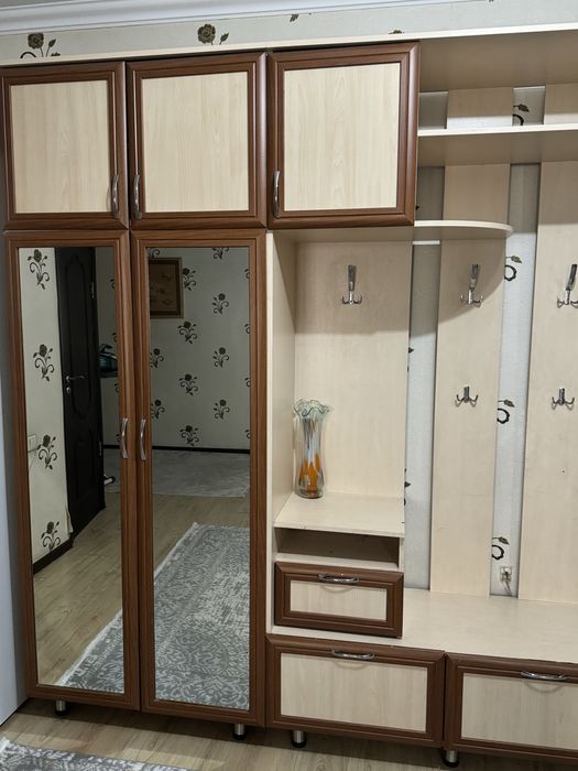 Прихожая с тумбой