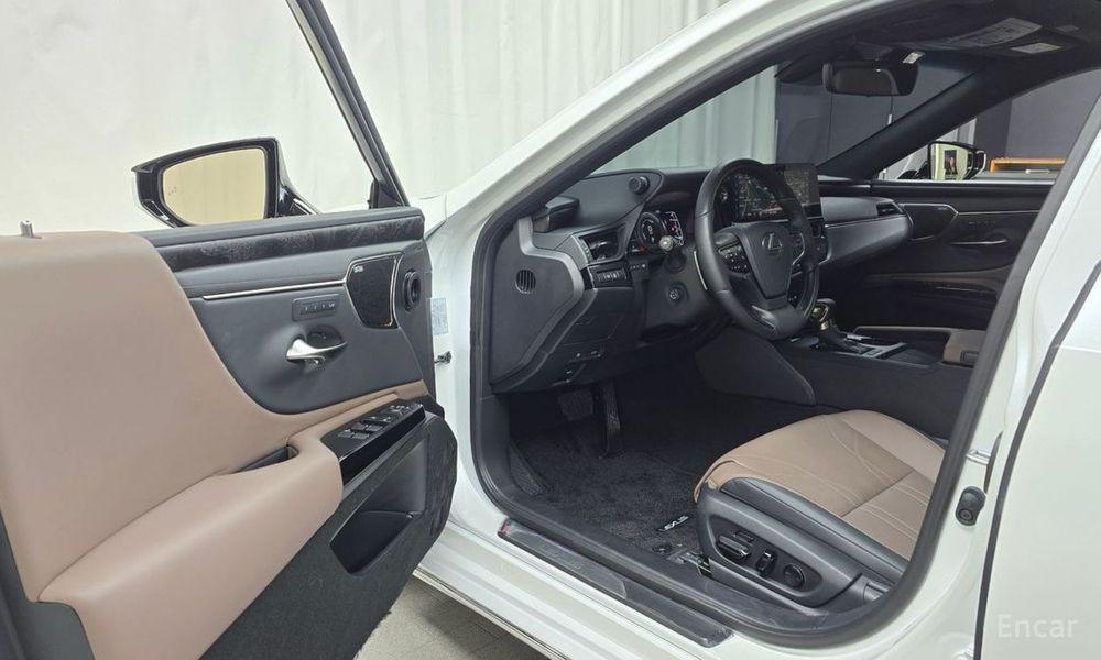 Lexus ES300h Executive 2025 | Гибрид | Максимальная комплектация