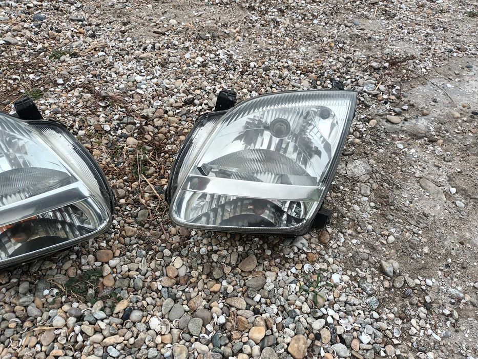ляв  десен фар за сузуки игнис субару джъсти SUZUKI IGNIS SUBARU JUSTY